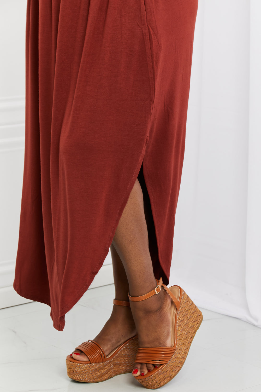 Side Scoop Scrunch Skirt in Dark Rust