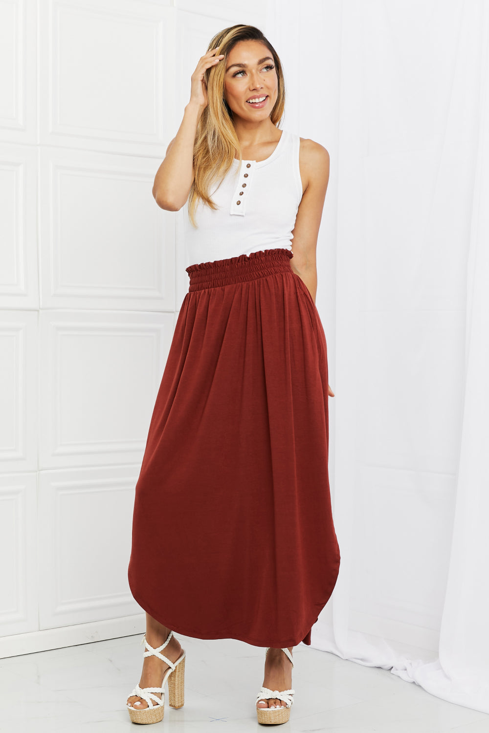 Side Scoop Scrunch Skirt in Dark Rust