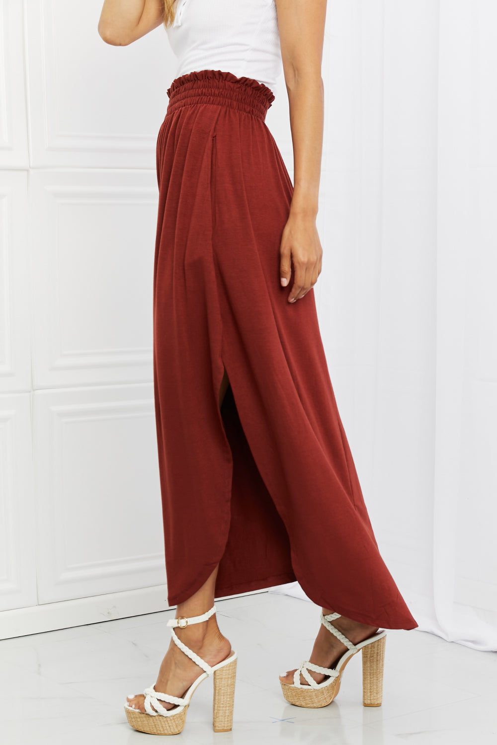 Side Scoop Scrunch Skirt in Dark Rust