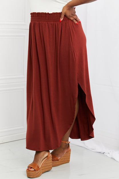 Side Scoop Scrunch Skirt in Dark Rust