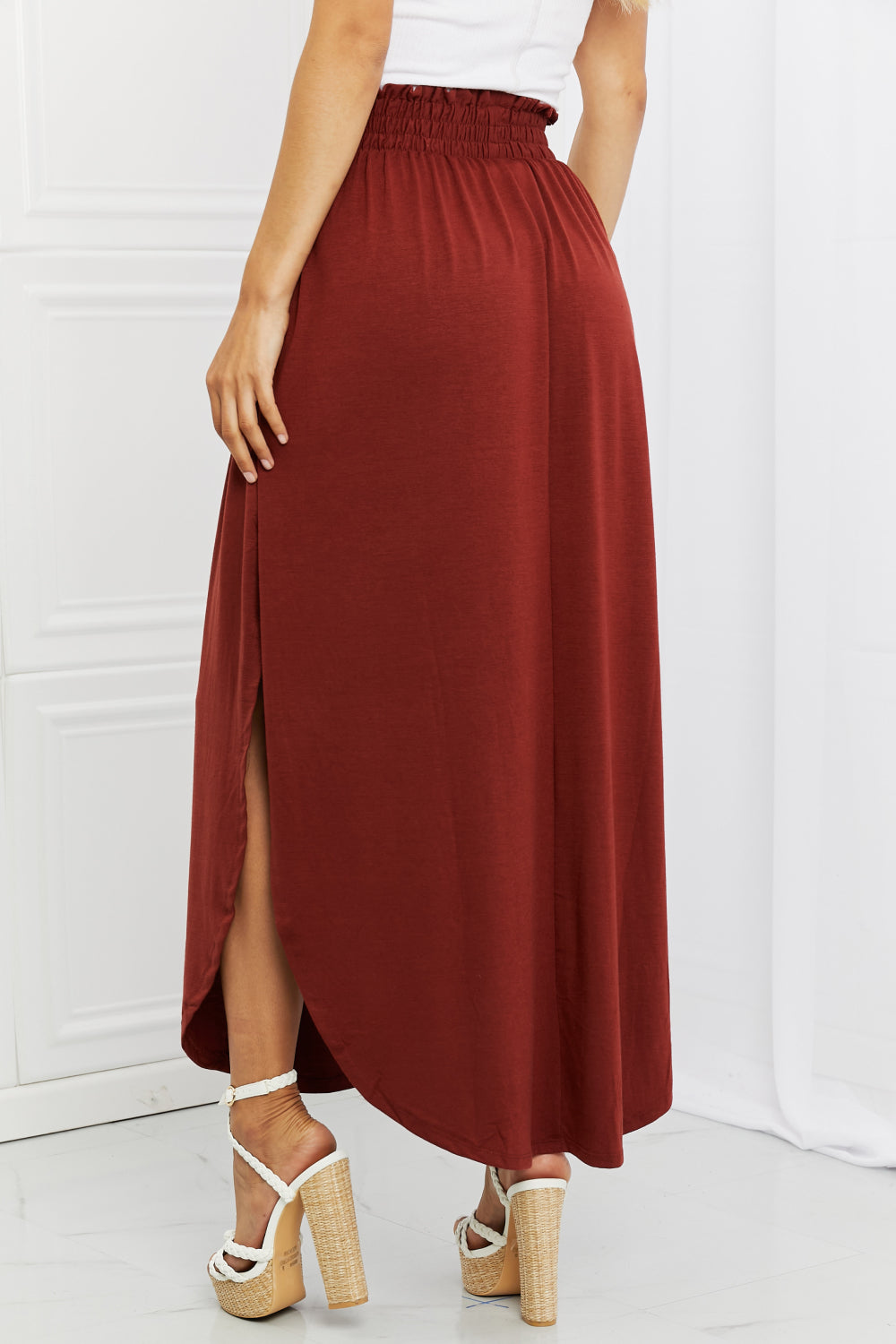 Side Scoop Scrunch Skirt in Dark Rust